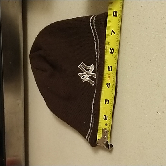 NY Yankees winter hat - Picture 5 of 5